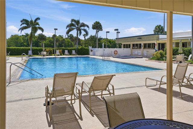 12 Vista Gardens Trail 104, Vero Beach, FL 32962