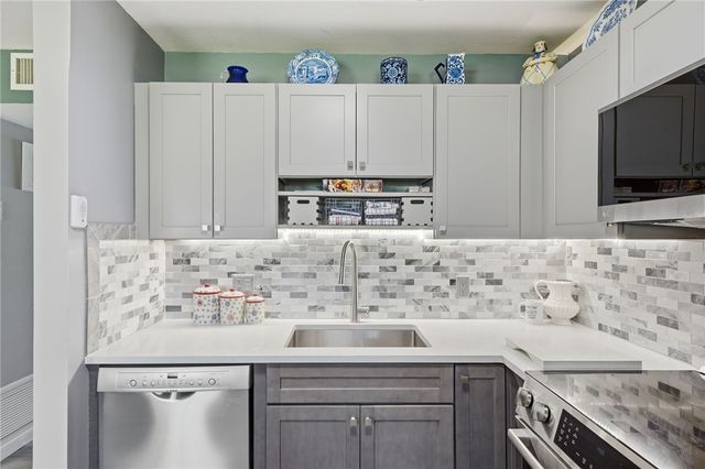12 Vista Gardens Trail 104, Vero Beach, FL 32962