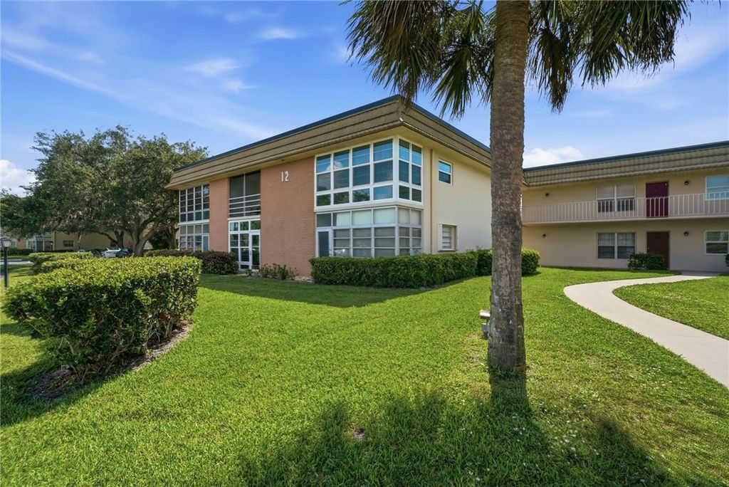 12 Vista Gardens Trail 104, Vero Beach, FL 32962