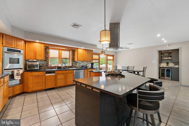 502 LONG LN, Huntingdon Valley, PA 19006