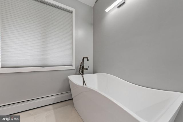 502 LONG LN, Huntingdon Valley, PA 19006