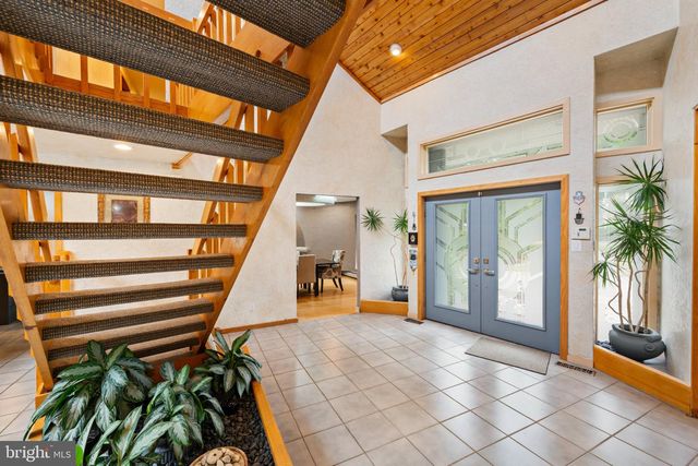 502 LONG LN, Huntingdon Valley, PA 19006