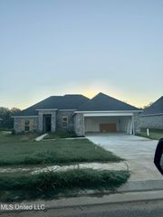 442 Baleigh Way, Canton, MS 39046