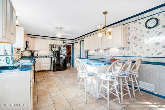 4 Brooke Street, Oakhurst, NJ 07755