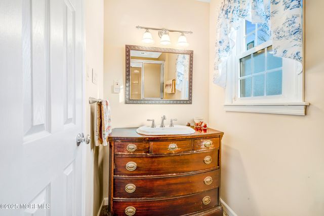 4 Brooke Street, Oakhurst, NJ 07755