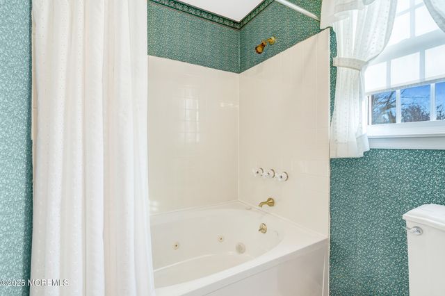 4 Brooke Street, Oakhurst, NJ 07755