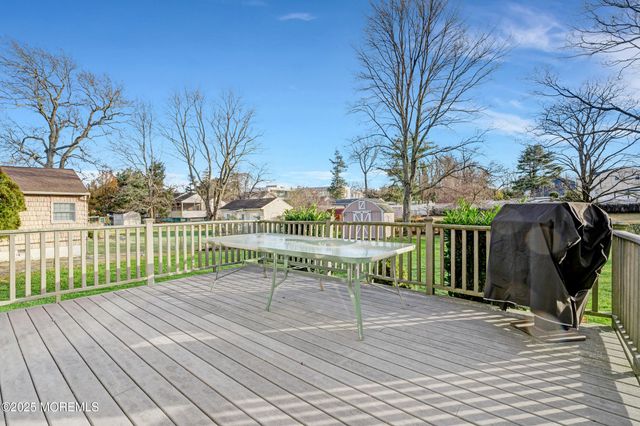 4 Brooke Street, Oakhurst, NJ 07755