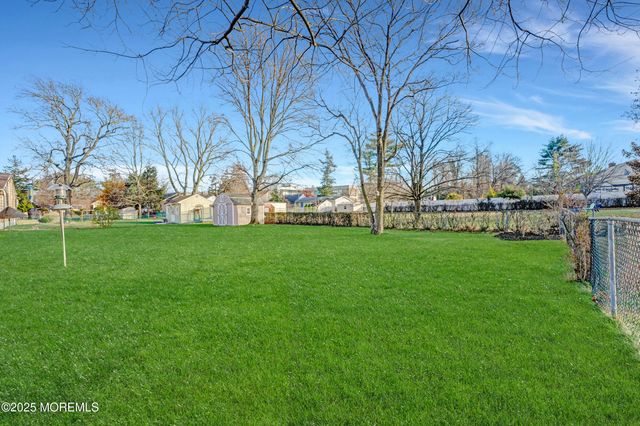 4 Brooke Street, Oakhurst, NJ 07755