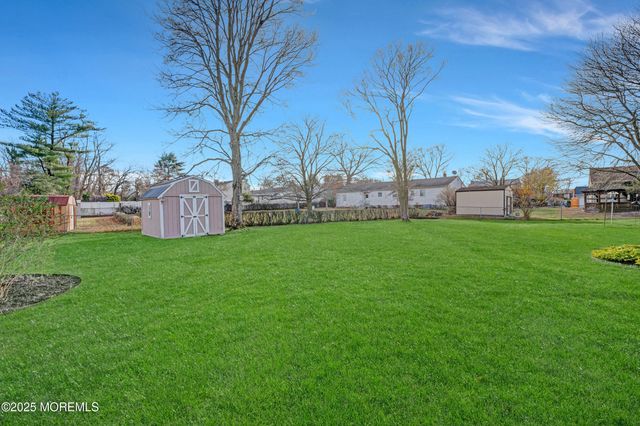 4 Brooke Street, Oakhurst, NJ 07755