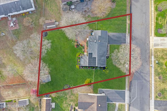 4 Brooke Street, Oakhurst, NJ 07755