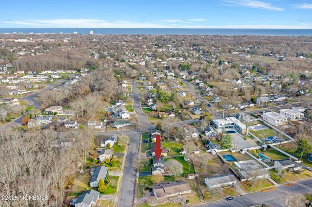 4 Brooke Street, Oakhurst, NJ 07755