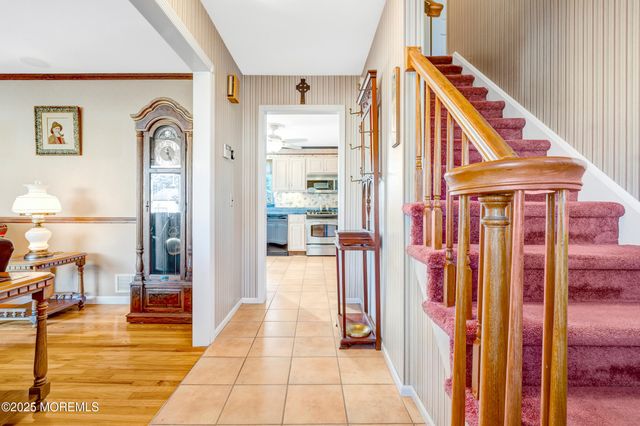 4 Brooke Street, Oakhurst, NJ 07755