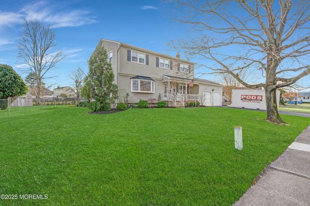 4 Brooke Street, Oakhurst, NJ 07755