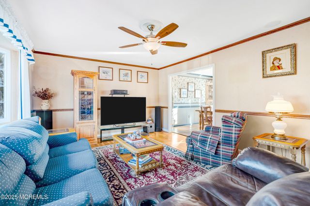 4 Brooke Street, Oakhurst, NJ 07755