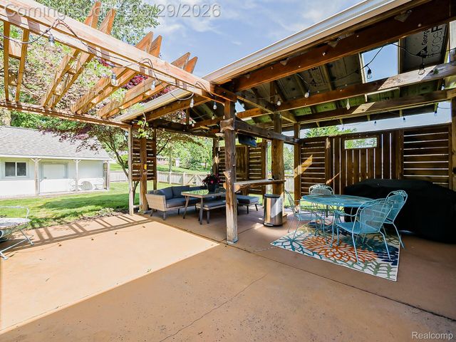 11220 Silver Drive, Hamburg Township, MI 48189
