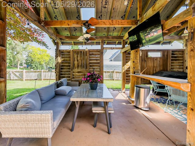 11220 Silver Drive, Hamburg Township, MI 48189