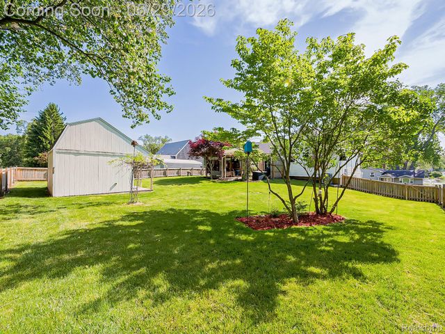 11220 Silver Drive, Hamburg Township, MI 48189