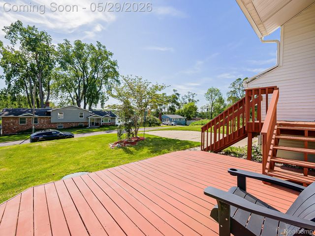 11220 Silver Drive, Hamburg Township, MI 48189