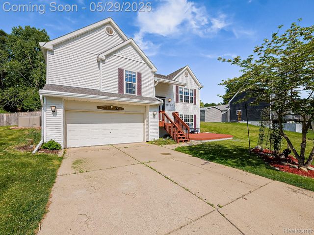 11220 Silver Drive, Hamburg Township, MI 48189