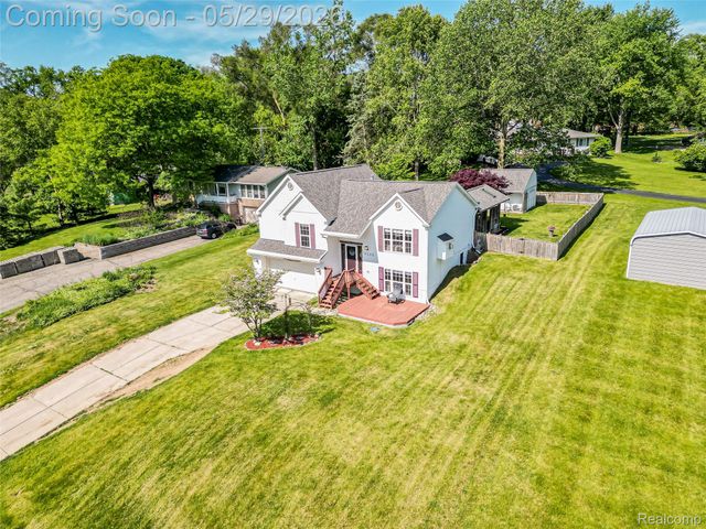 11220 Silver Drive, Hamburg Township, MI 48189