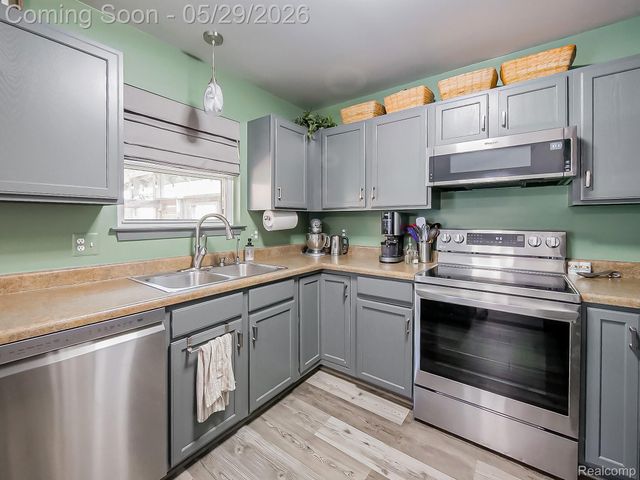 11220 Silver Drive, Hamburg Township, MI 48189