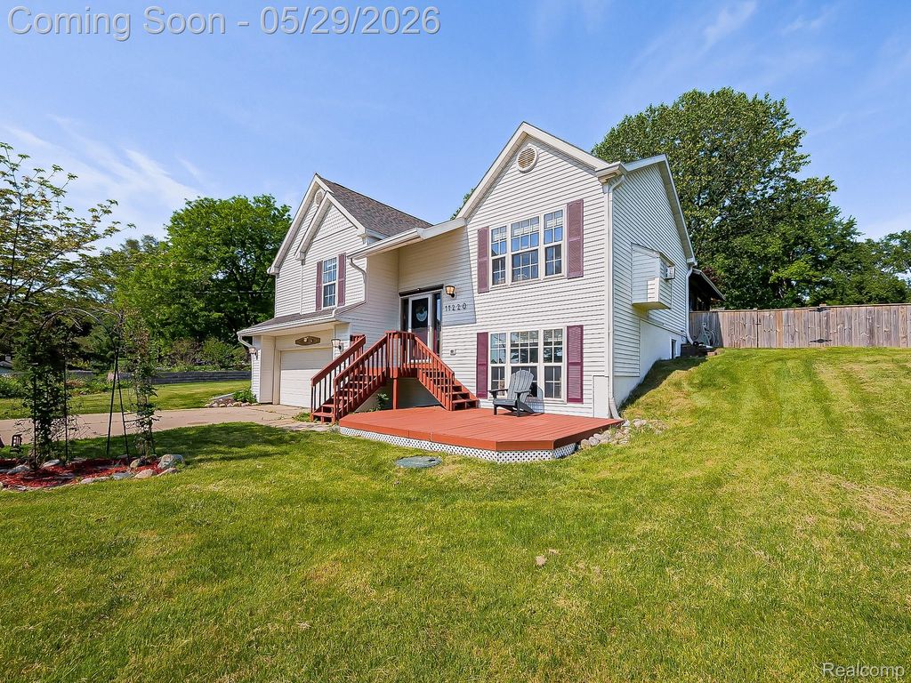 11220 Silver Drive, Hamburg Township, MI 48189