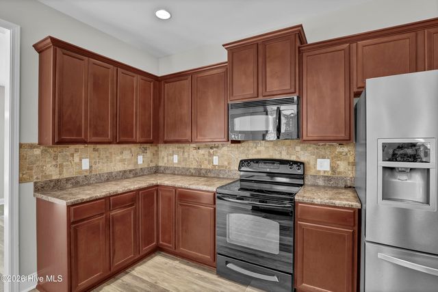 676 Majestic Oaks Drive, Hampstead, NC 28443