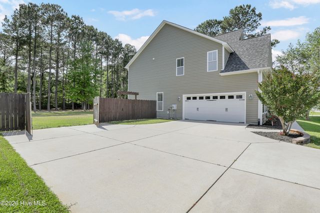 676 Majestic Oaks Drive, Hampstead, NC 28443