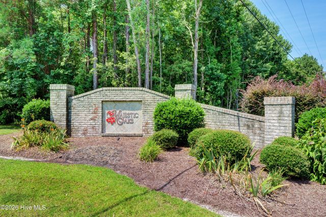 676 Majestic Oaks Drive, Hampstead, NC 28443