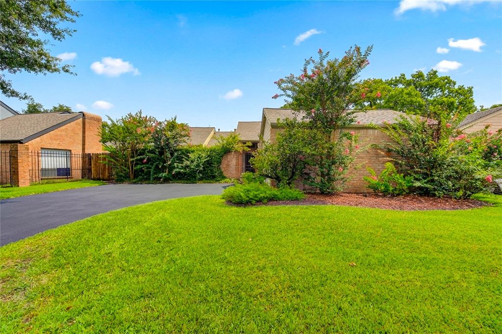 2122 Woodland Springs Street, Houston, TX 77077