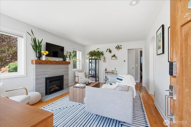 10038 13th Avenue NW, Seattle, WA 98177
