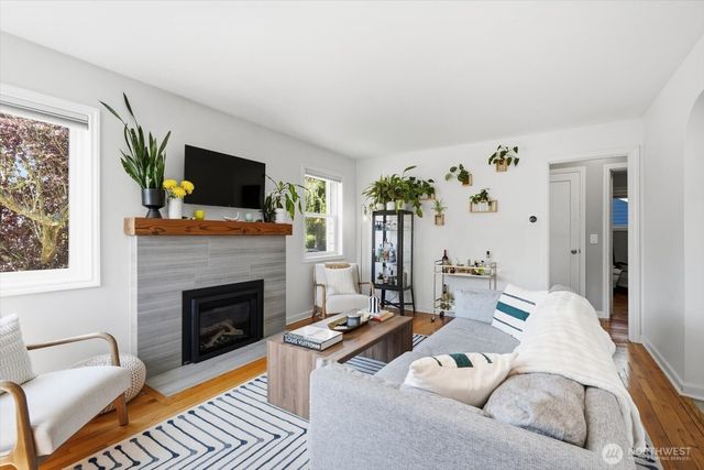 10038 13th Avenue NW, Seattle, WA 98177
