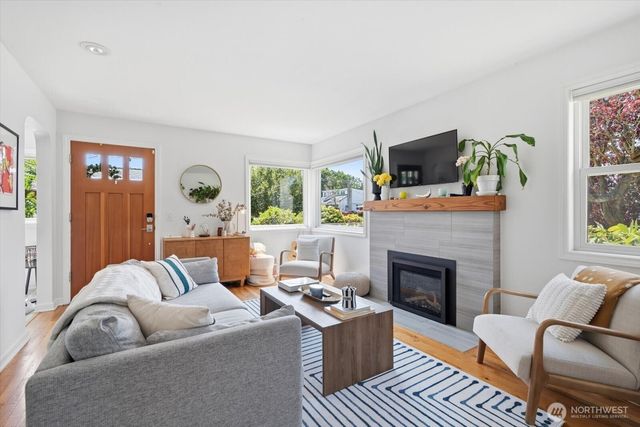 10038 13th Avenue NW, Seattle, WA 98177