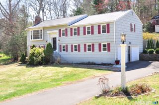 33 Chestnut Hill Road, Simsbury, CT 06070