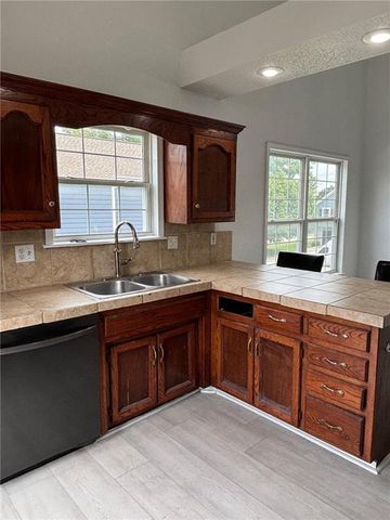 7203 E 133rd Circle, Grandview, MO 64030