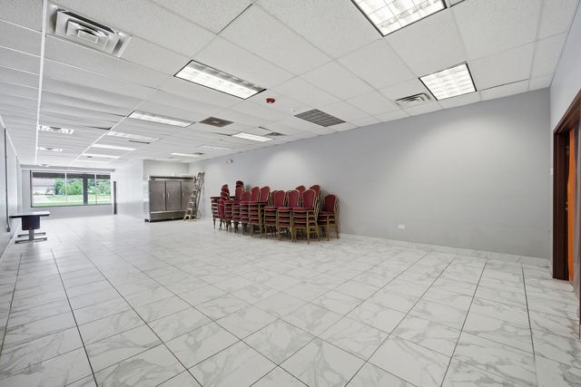944 E Roosevelt Road, West Chicago, IL 60185