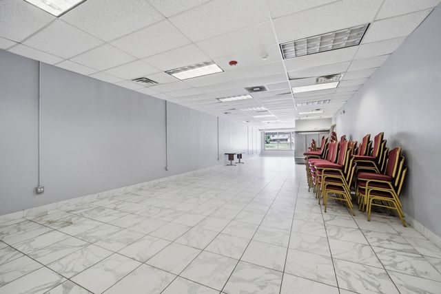 944 E Roosevelt Road, West Chicago, IL 60185