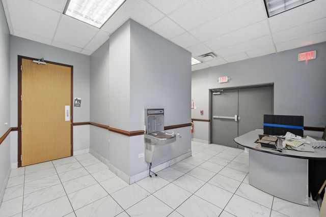 944 E Roosevelt Road, West Chicago, IL 60185