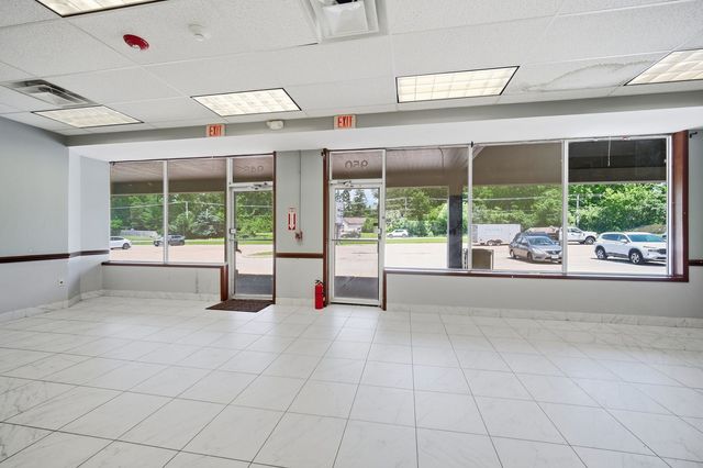 944 E Roosevelt Road, West Chicago, IL 60185