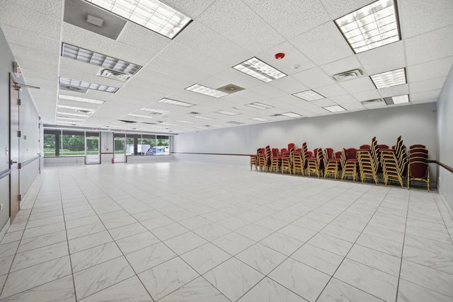 944 E Roosevelt Road, West Chicago, IL 60185