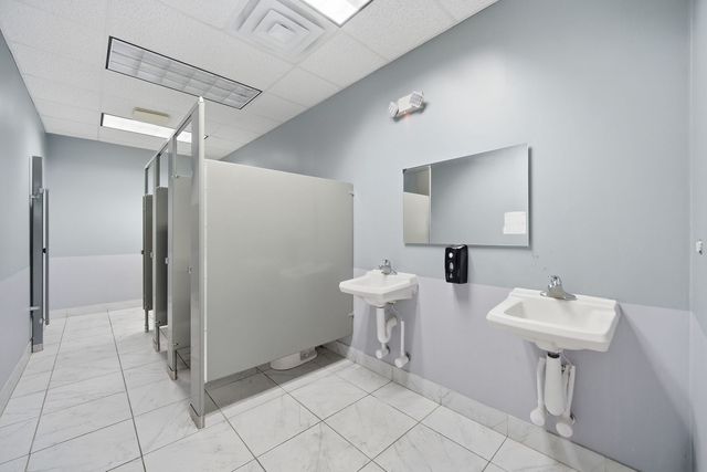 944 E Roosevelt Road, West Chicago, IL 60185