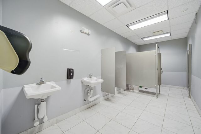 944 E Roosevelt Road, West Chicago, IL 60185