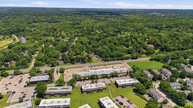 944 E Roosevelt Road, West Chicago, IL 60185