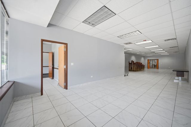 944 E Roosevelt Road, West Chicago, IL 60185