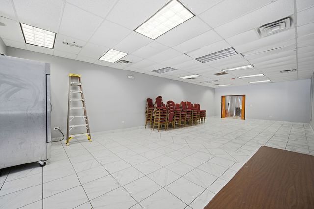 944 E Roosevelt Road, West Chicago, IL 60185