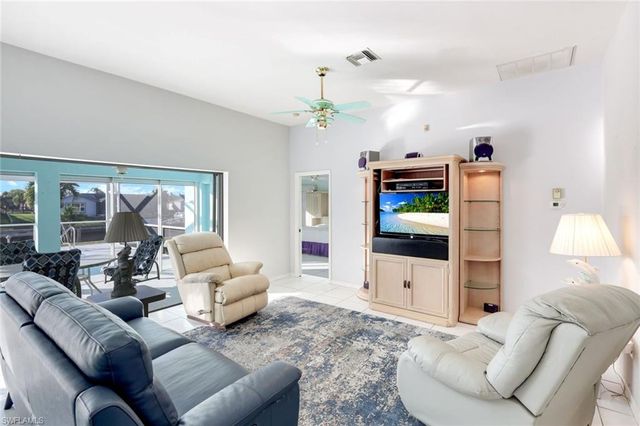 3034 SE 10th PL, Cape Coral, FL 33904