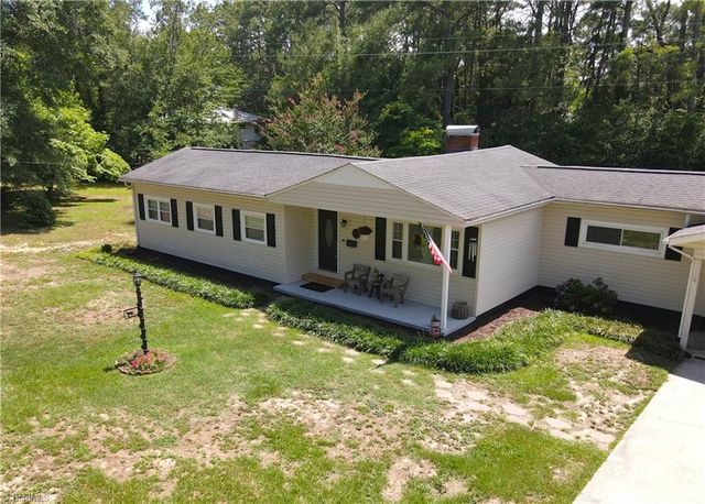 202 Walnut Street, Hamlet, NC 28345