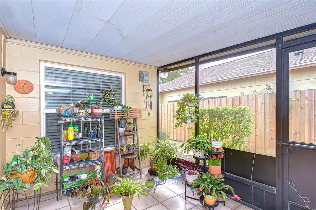 Image 18 of property listing at 12722 DUNHILL DRIVE, Tampa, FL 33624