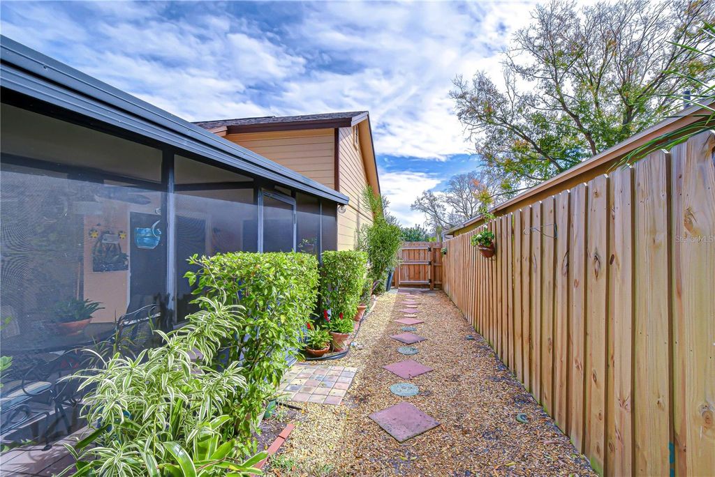 Image 19 of property listing at 12722 DUNHILL DRIVE, Tampa, FL 33624