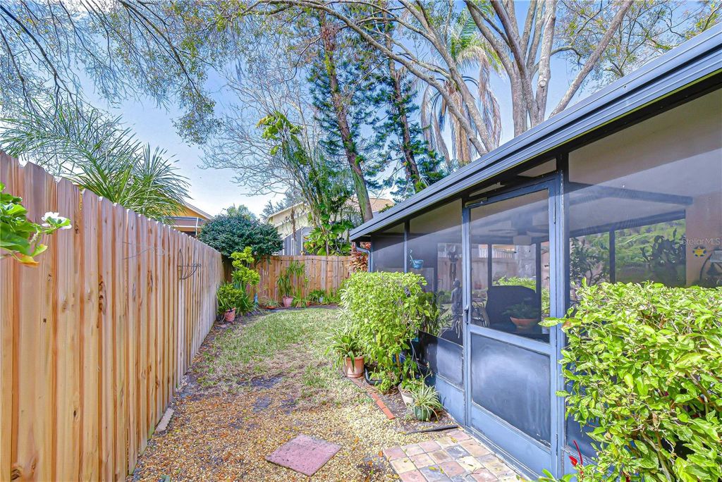 Image 20 of property listing at 12722 DUNHILL DRIVE, Tampa, FL 33624